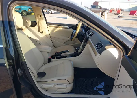 2017 Volkswagen Passat 1.8T Se z USA, uszkodzony, nr VIN 1VWGT7A3XHC008248